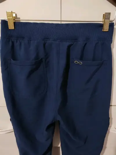 Conjunto médico azul oscuro - miniatura 4