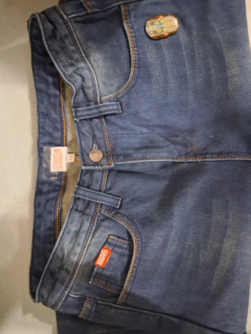 Jeans Marvel azul con parche - 1