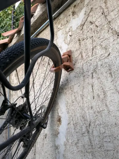 Ahorra espacio - Soporte de bicicletas con pivote! - miniatura 6
