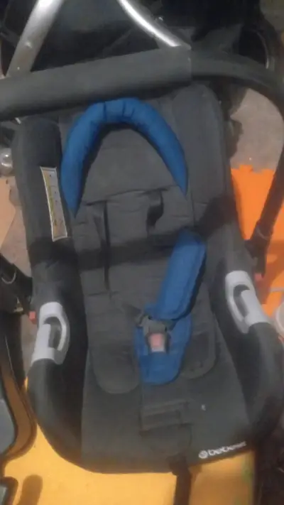 Silla de auto para bebé negro - miniatura 1