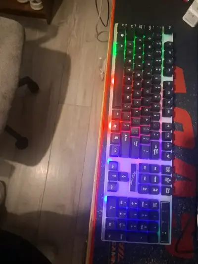 Combo Gamer: Teclado RGB + Mouse Inalámbrico - miniatura 1
