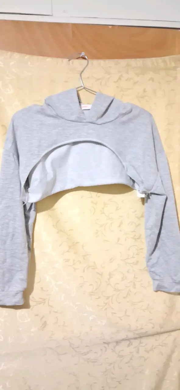Polerón corto gris con capucha - 2