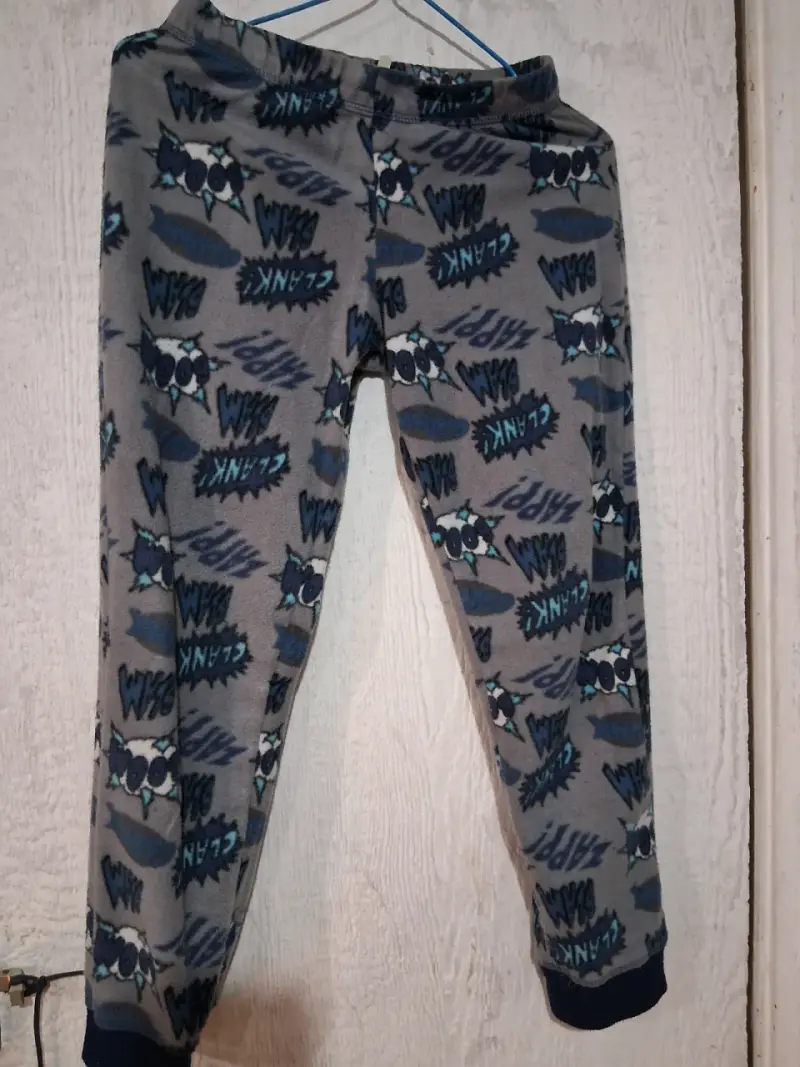 Pijama polar azul con diseño - 4