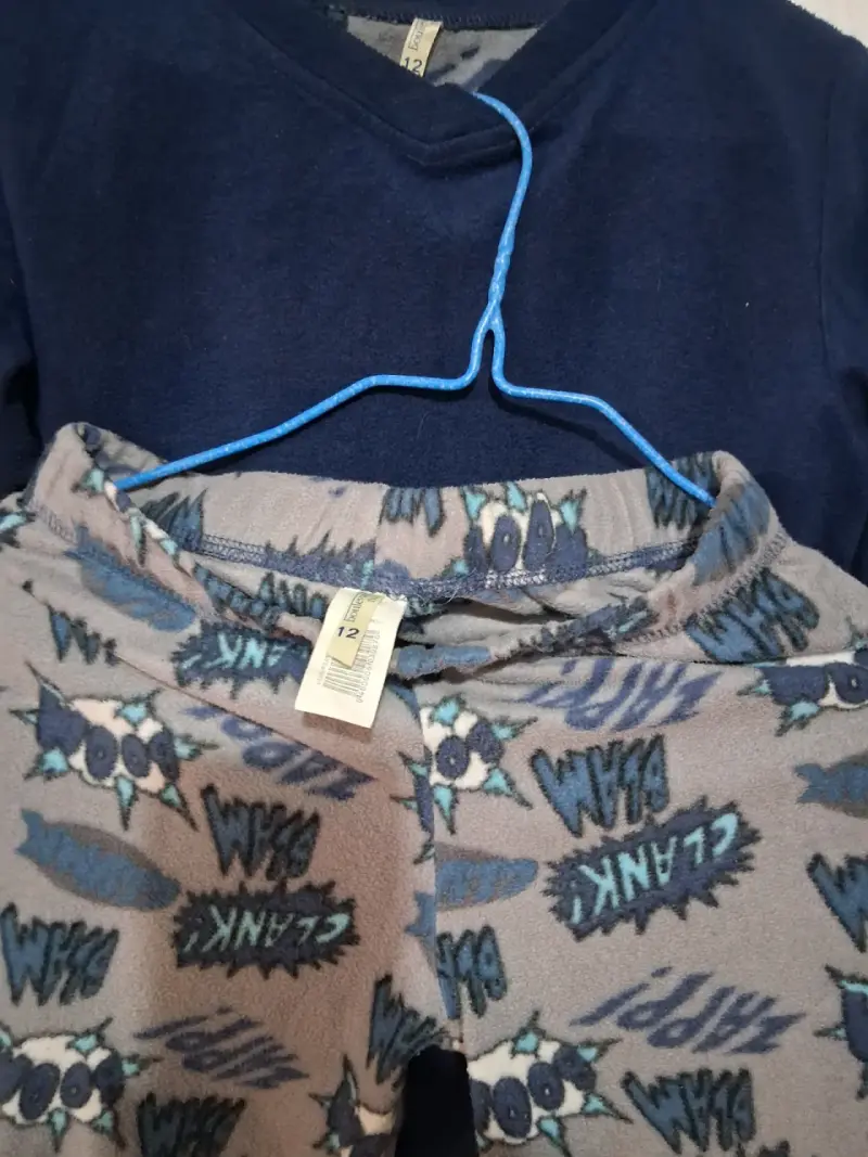 Pijama polar azul con diseño - 5