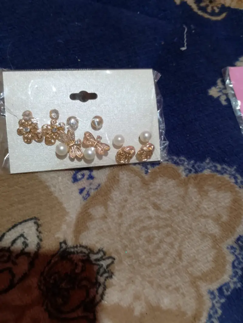 Set de aros dorados con perlas