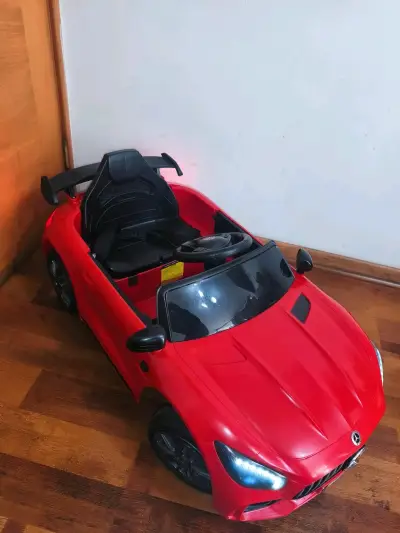 Auto eléctrico infantil rojo - miniatura 2