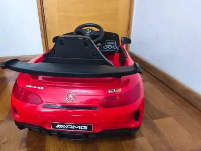 Auto eléctrico infantil rojo - miniatura 3