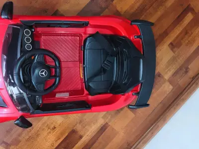 Auto eléctrico infantil rojo - miniatura 4