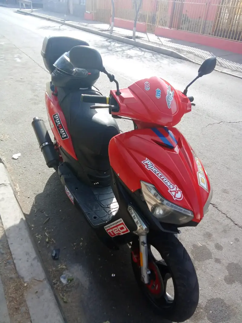 Scooter roja deportiva - 1