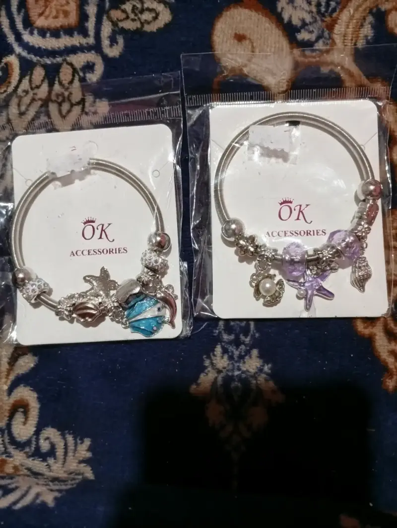 Pulseras con dijes marinos