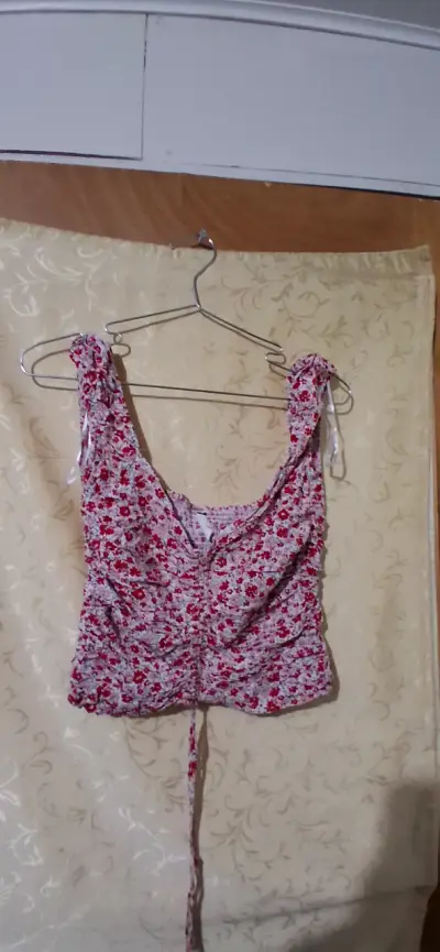 Blusa con estampado floral rojo - miniatura 1