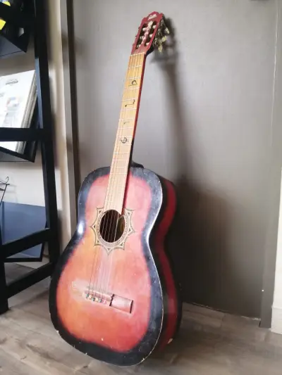 Guitarra clásica acústica - miniatura 4