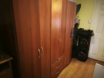 Closet de madera grande - miniatura 1