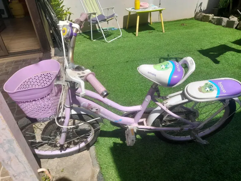 Bicicleta infantil rosada con canasto - 2