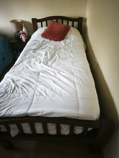 Cama individual de madera - miniatura 1