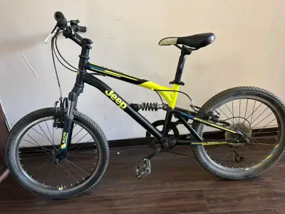 Bicicleta Jeep amarilla y negra - miniatura 1
