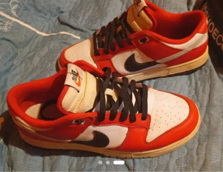 Zapatillas deportivas rojas y blancas - 1