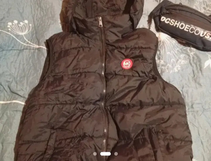 Chaleco negro con capucha MK - 1