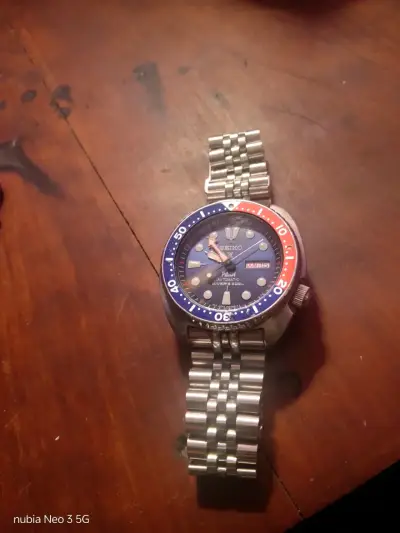 Reloj automático Seiko azul y rojo - miniatura 1