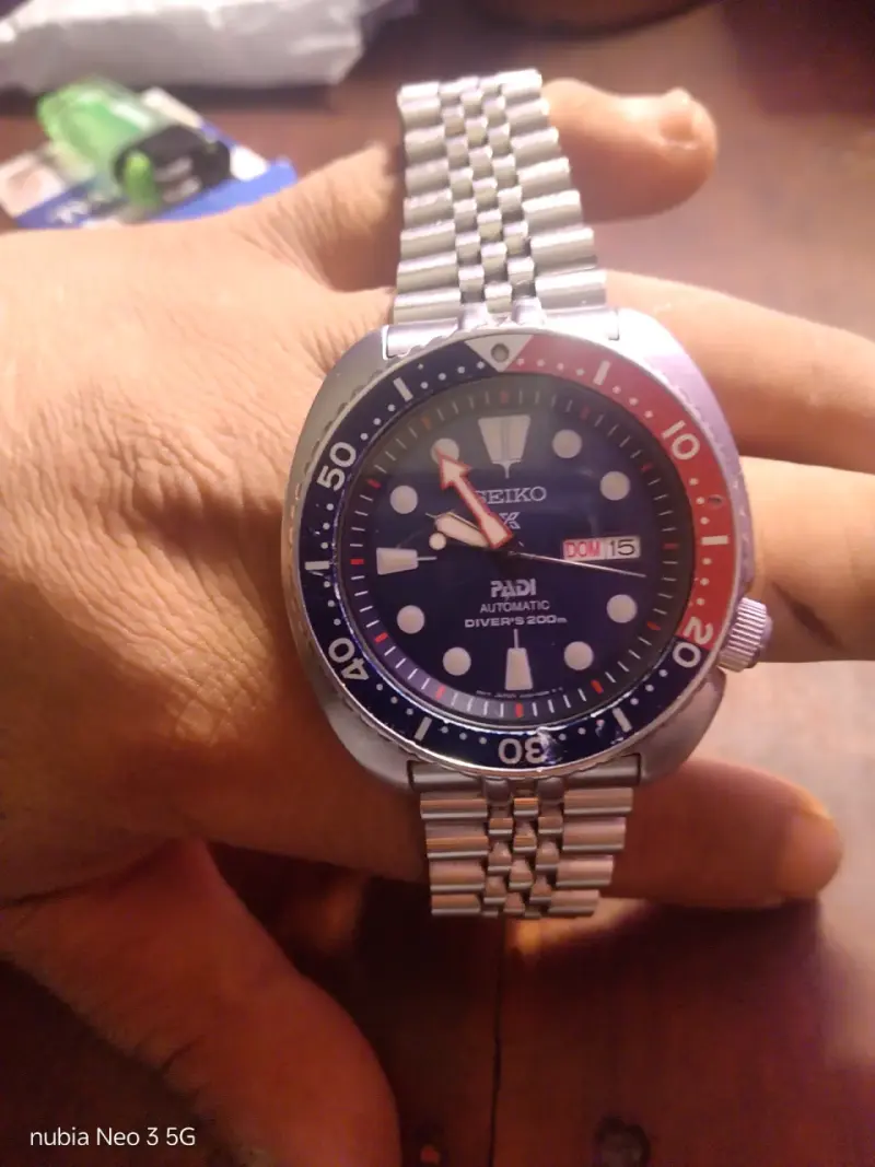 Reloj automático Seiko azul y rojo - 4