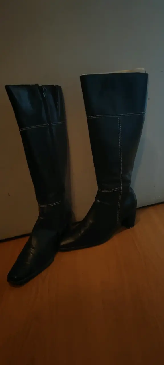 Botas negras de cuero - 2