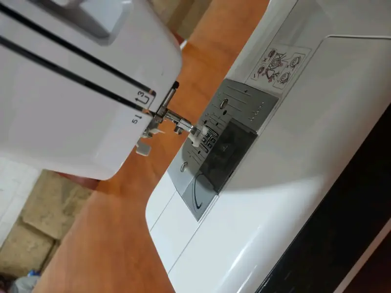 Máquina de coser Brother Strong & Tough - 4