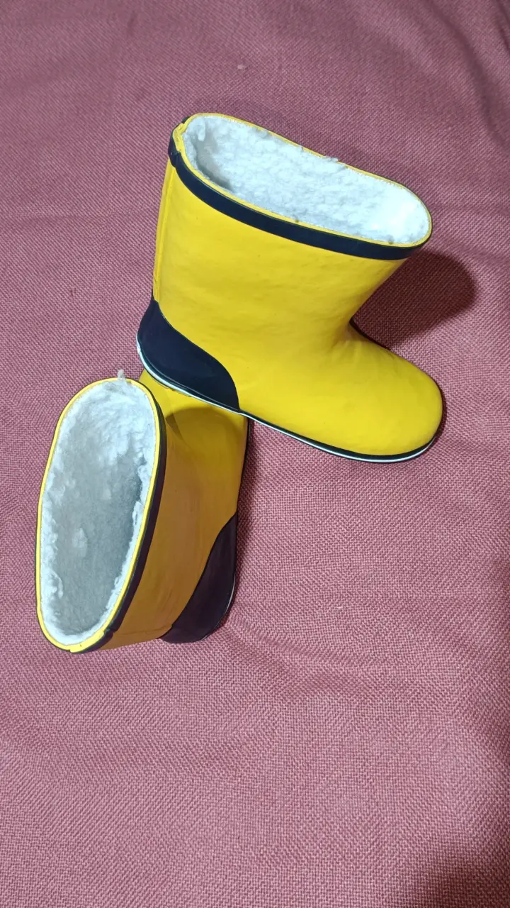 Botas de lluvia amarillas - 1