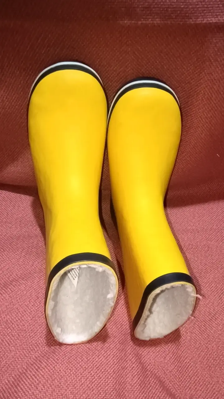 Botas de lluvia amarillas - 3