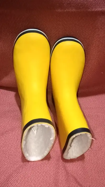 Botas de lluvia amarillas - miniatura 3