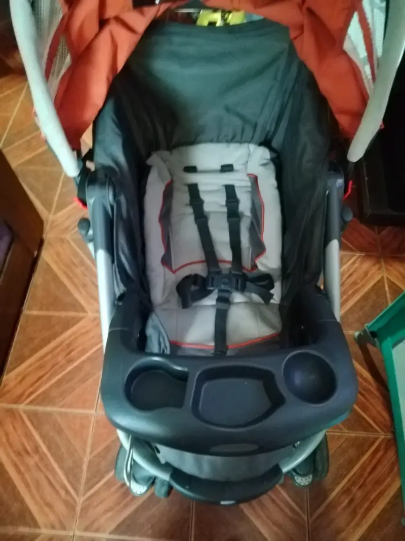 Coche para bebé y silla para auto gris y rojo - 1