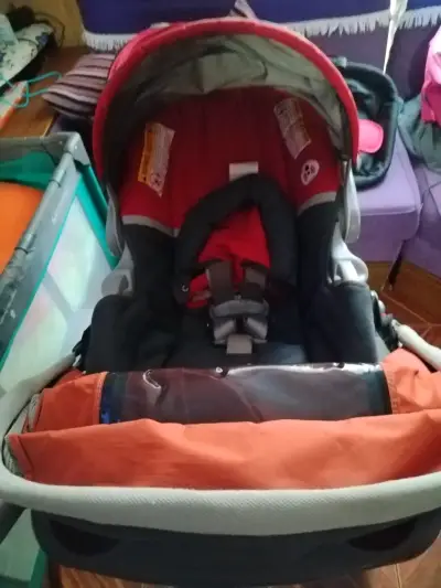 Coche para bebé y silla para auto gris y rojo - miniatura 3