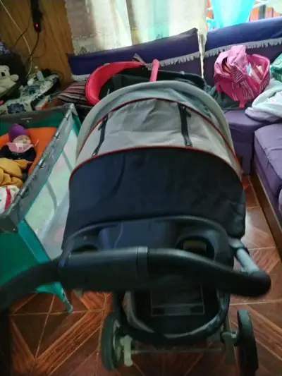 Coche para bebé y silla para auto gris y rojo - miniatura 4