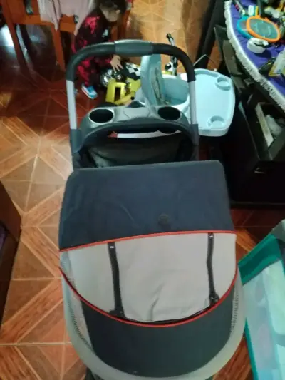 Coche para bebé y silla para auto gris y rojo - miniatura 5