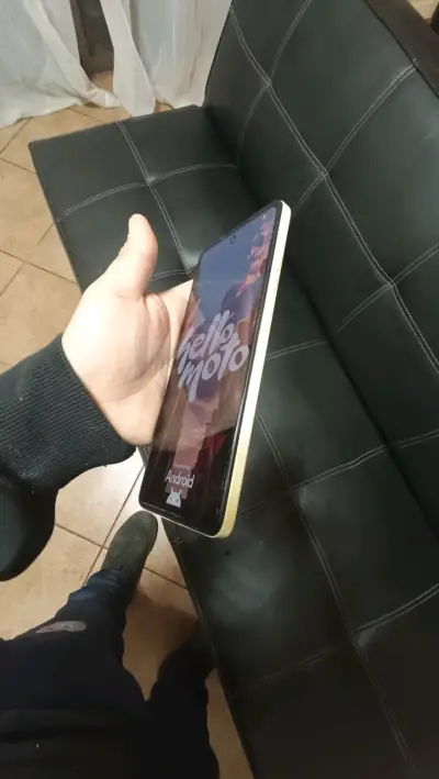 Smartphone Motorola en buen estado - miniatura 3