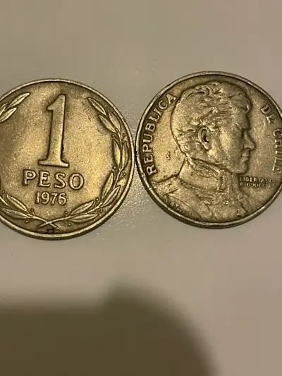 17 Monedas Chilenas 1 peso, 8 plateadas 9 doradas - miniatura 1