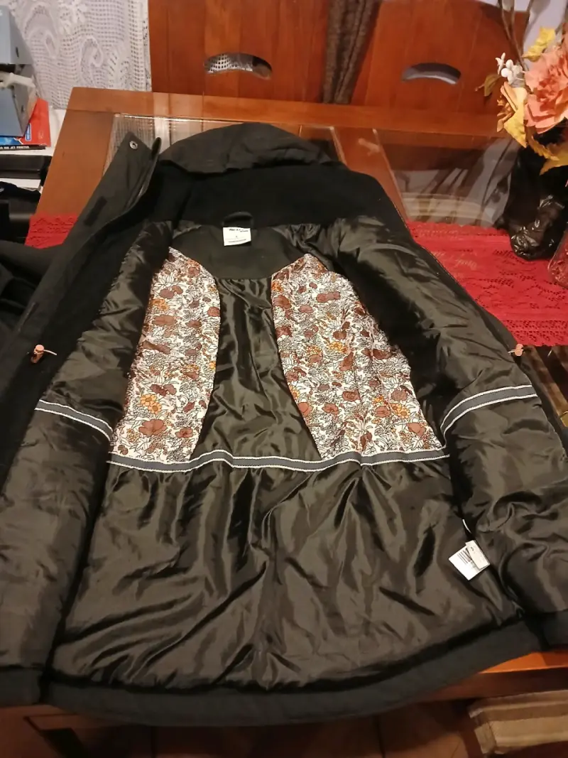 Parka negra para invierno - 1
