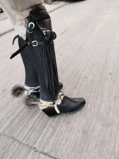 Vendo espuelas n4 y corraleras - miniatura 2
