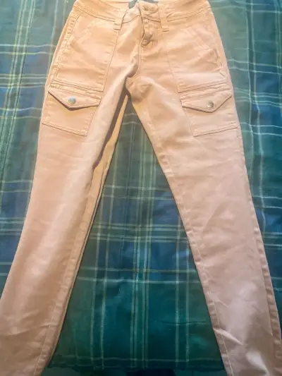 Pantalones beige con bolsillos Mujer - miniatura 1