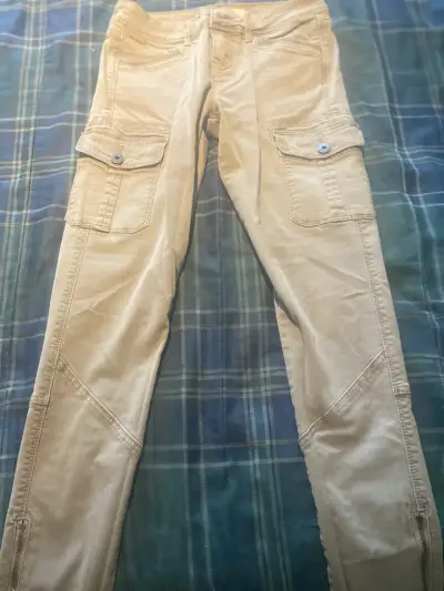 Pantalones color beige mujer - miniatura 1