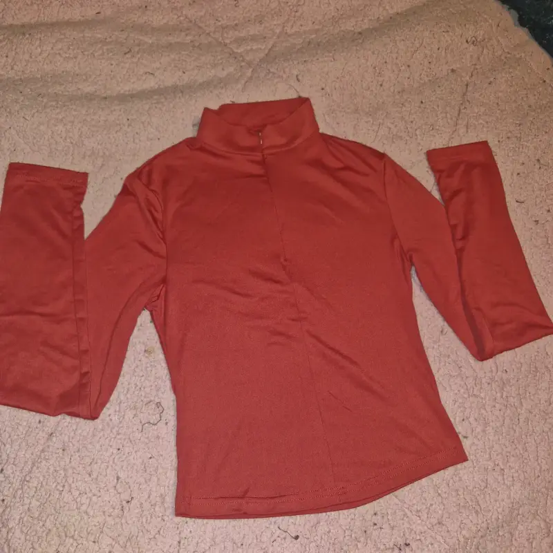 Polera deportiva cuello alto terracota con sierre - 2
