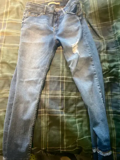 Jeans azul con estilo desgastado mujer - miniatura 1