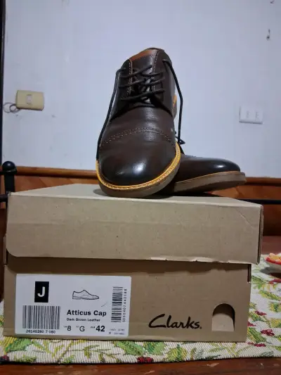 Zapatos de cuero marrón Clarks - miniatura 1