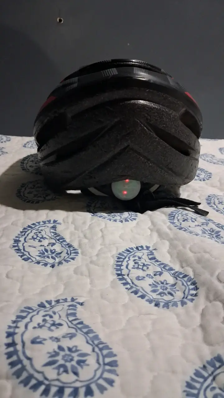 Casco de ciclismo con luz LED - 1