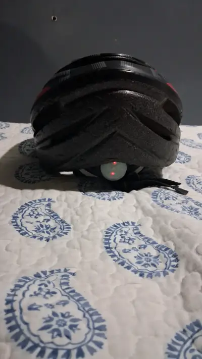 Casco de ciclismo con luz LED - miniatura 1