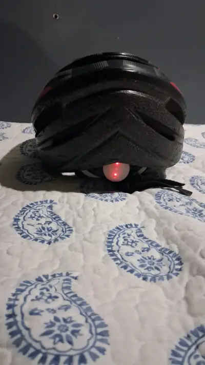 Casco de ciclismo con luz LED - miniatura 2