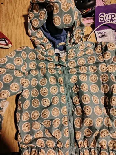 Chaqueta infantil con diseño de leones - miniatura 1