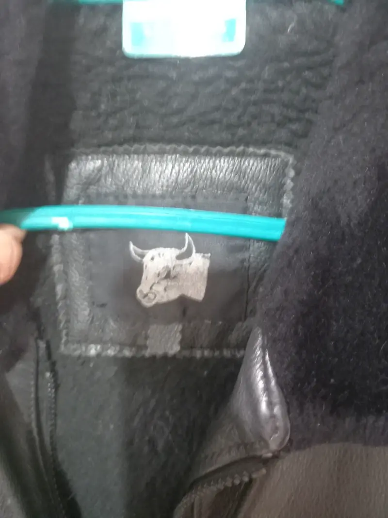 Chaqueta de cuero negra - 1