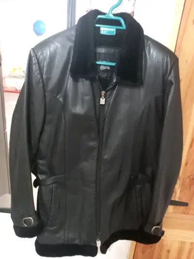 Chaqueta de cuero negra - miniatura 2
