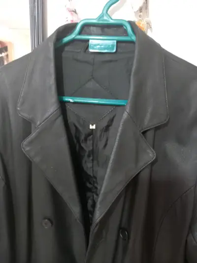 Chaqueta de cuero negra - miniatura 4
