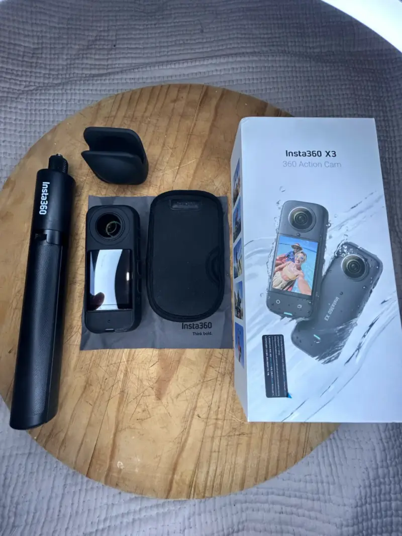 Cámara Insta 360° X3, con accesorios. - 2